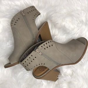 𝑾𝒆𝒅𝒈𝒆 𝑩𝒐𝒐𝒕𝒔